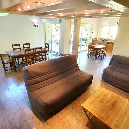 Vakantiehuis Maison De 3 Chambres Avec Jacuzzi Et Jardin Clos A