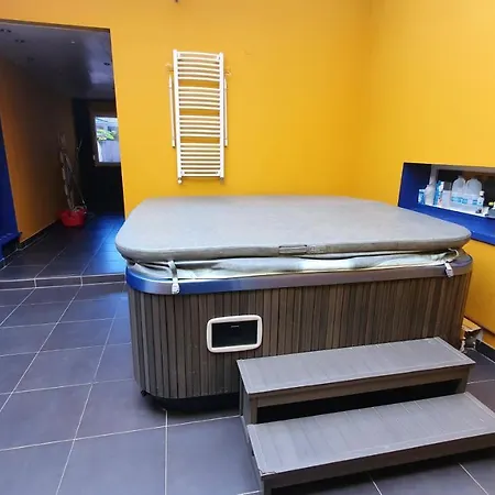 Maison De 3 Chambres Avec Jacuzzi Et Jardin Clos A Vakantiehuis *